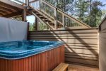 Woods & Irons Lodge, Large Private Hot Tub Available Year Round